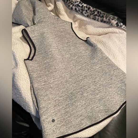 Lululemon Gray vest Reversible - Picture 7 of 9